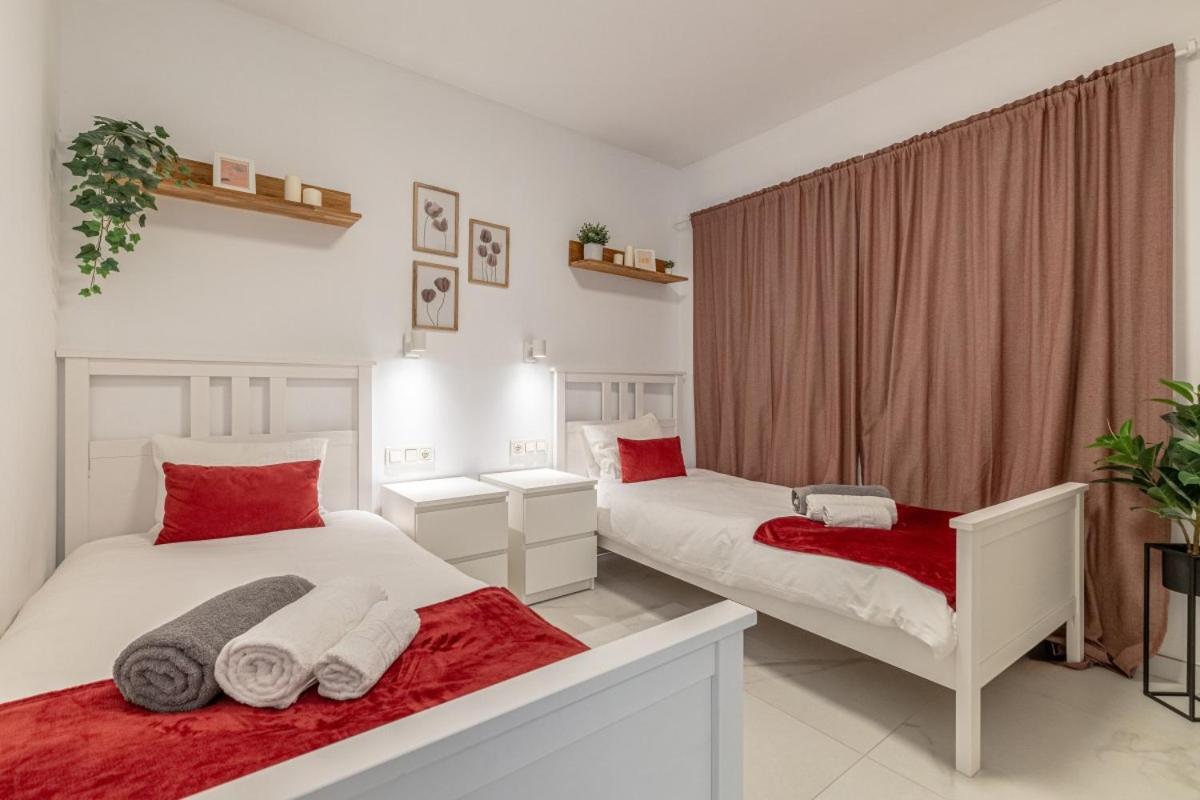 Апартаменти Seaview Splendor 2-Br Luxury, Huge Terrace Фуенхірола Екстер'єр фото