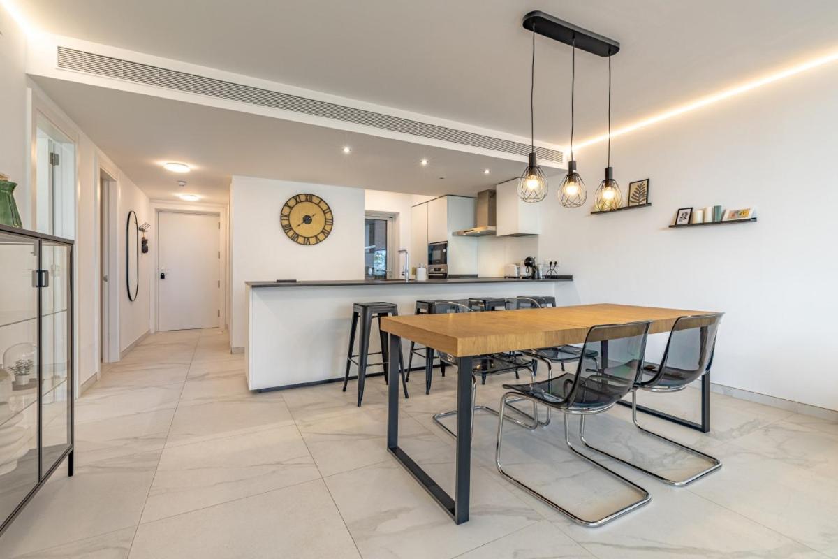 Апартаменти Seaview Splendor 2-Br Luxury, Huge Terrace Фуенхірола Екстер'єр фото