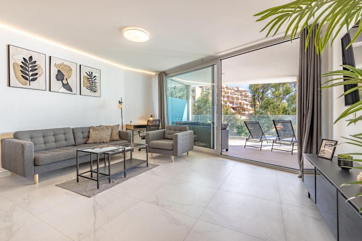 Апартаменти Seaview Splendor 2-Br Luxury, Huge Terrace Фуенхірола Екстер'єр фото