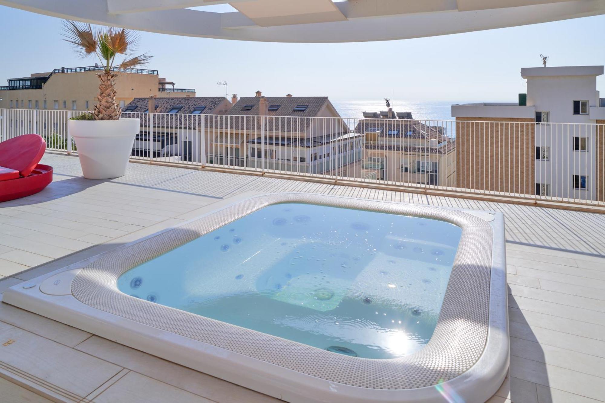 Апартаменти Seaview Splendor 2-Br Luxury, Huge Terrace Фуенхірола Екстер'єр фото